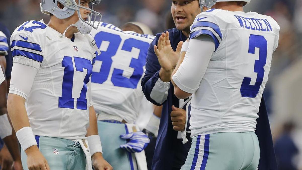 
Kellen Moore (17) backed up Brandon Weeden (3) last week and could keep the role this week as Matt Cassel catches up on the offense.
