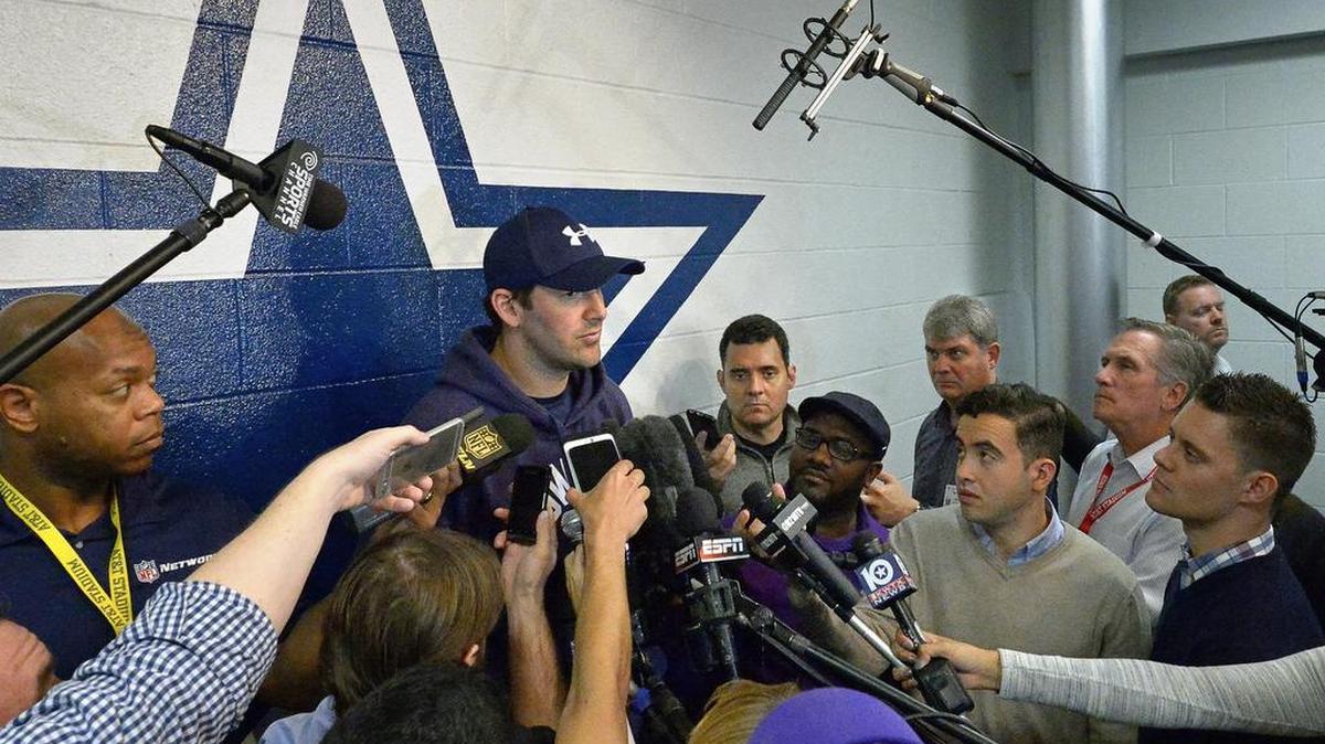 Dallas Cowboys quarterback Tony Romo will have surgery on his collarbone next week.