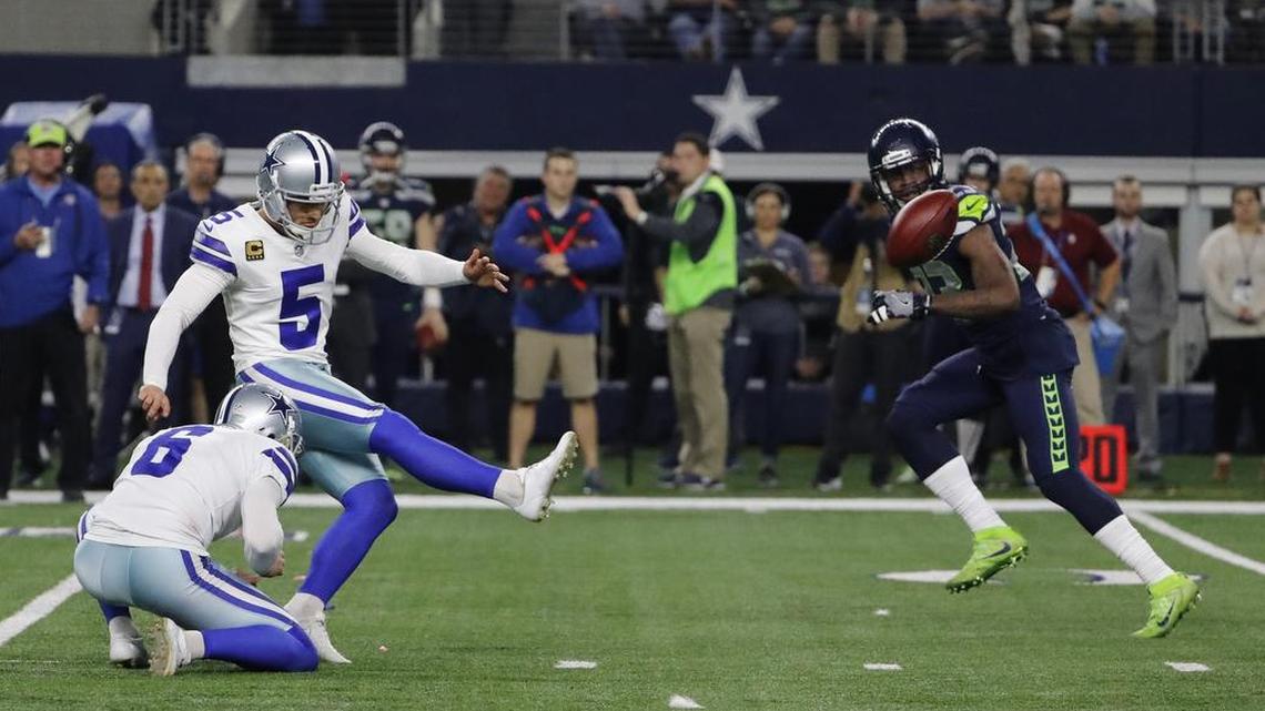 Dallas Cowboys place kicker Dan Bailey misses a 34-yard field goal attempt in the fourth quarter.