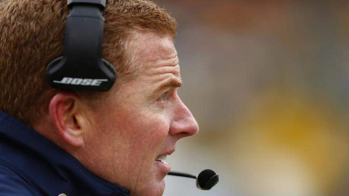 
Dallas Cowboys  coach Jason Garrett, on the sidelines in the second half at Green Bay, said Monday he wanted to return as the Cowboys head coach. The Packers defeated the Dallas Cowboys 26-21 in the NFL playoffs at Lambeau Field. 
