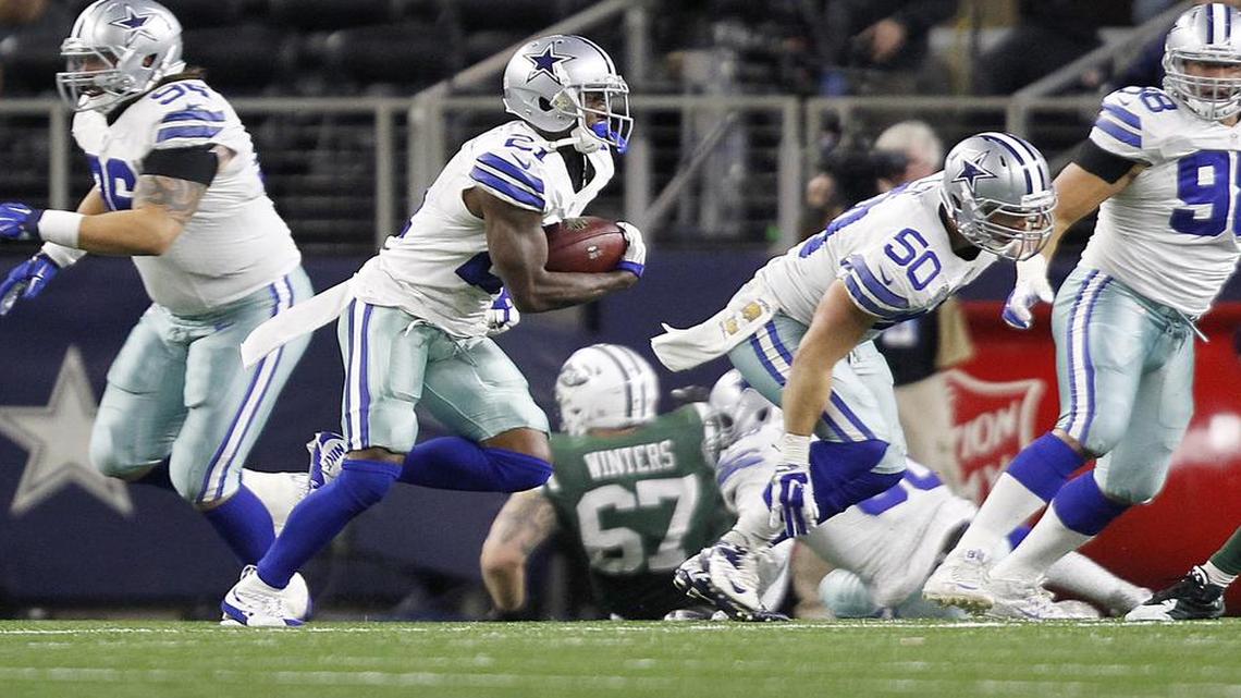 Cowboys cornerback Terrance Mitchell returns an interception in the third quarter against the Jets.