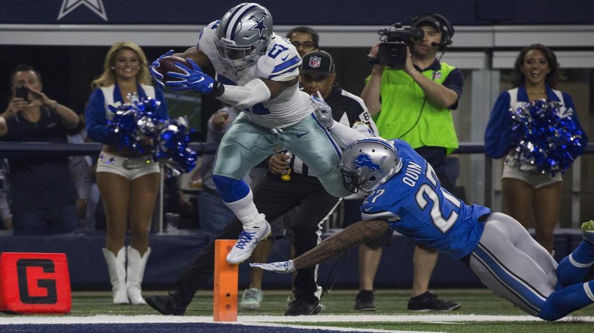 Dallas Cowboys running back Ezekiel Elliott scored on a 55-yard run in the first quarter.