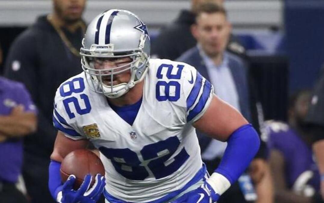 Jason Witten passed Terrell Owens on the career catch list Sunday.