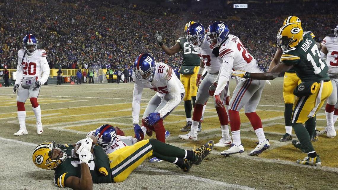 Packers receiver Randall Cobb (18) caught a Hail Mary pass from Aaron Rodgers on the final play of the first half Sunday.
