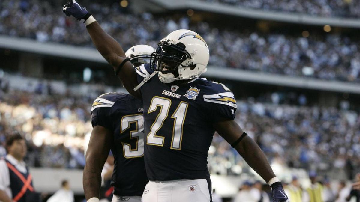 Chargers running back LaDainian Tomlinson (21) was on the list of 26 semifinalists for the Pro Football Hall of Fame.