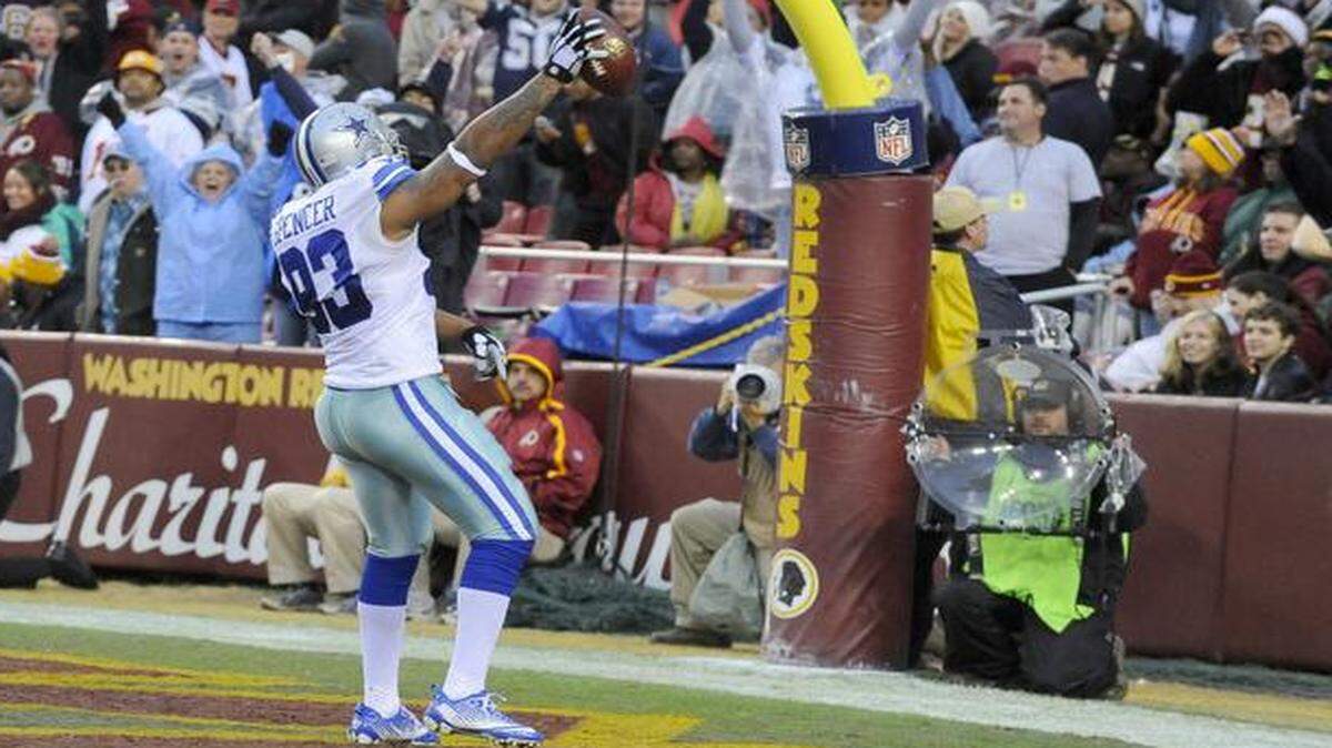 
Dallas Cowboys defensive end Anthony Spencer (93) celebrates his touchdown after returning a fumble by Washington Redskins quarterback Robert Griffin III during the second half Sunday. 

