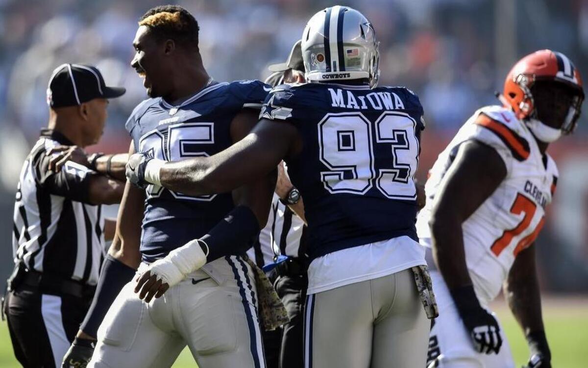Dallas Cowboys defensive tackle David Irving (95) is yanked away after fighting with Cleveland Browns center Cameron Erving in the first quarter. Both players were ejected from the game.