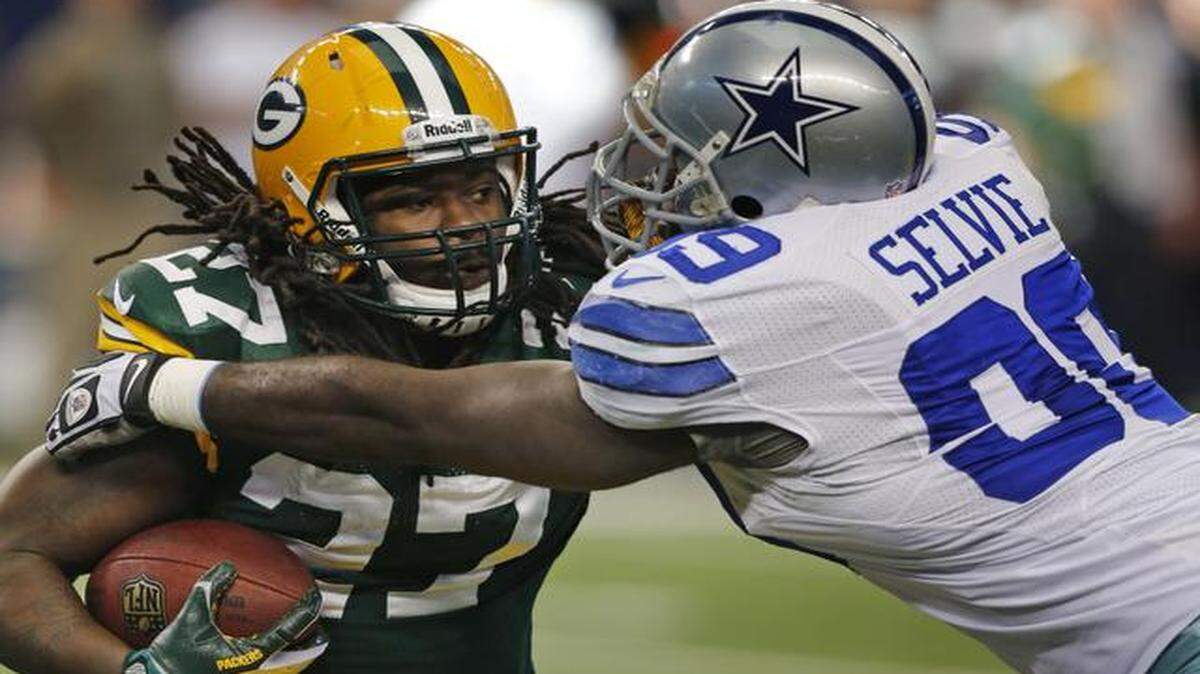 
Green Bay Packers running back Eddie Lacy, left,  is hit by Dallas Cowboys defensive end George Selvie in last season’s game in Arlington, a 37-36 Packers victory. 
