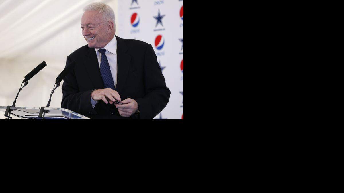 
Dallas Cowboys owner and general manager Jerry Jones has been chosen Executive of the Year in the NFL by the Pro Football Writers.


