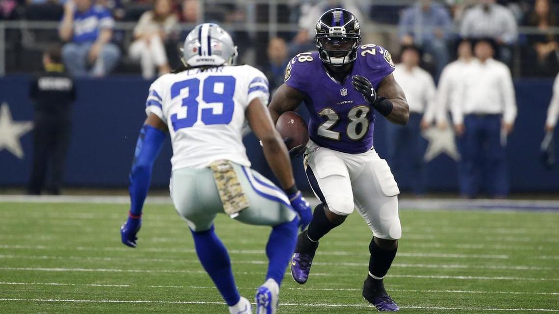 Cowboys cornerback Brandon Carr (39) says the Cowboys’ first goal is to win the division, not merely clinch a playoff spot.