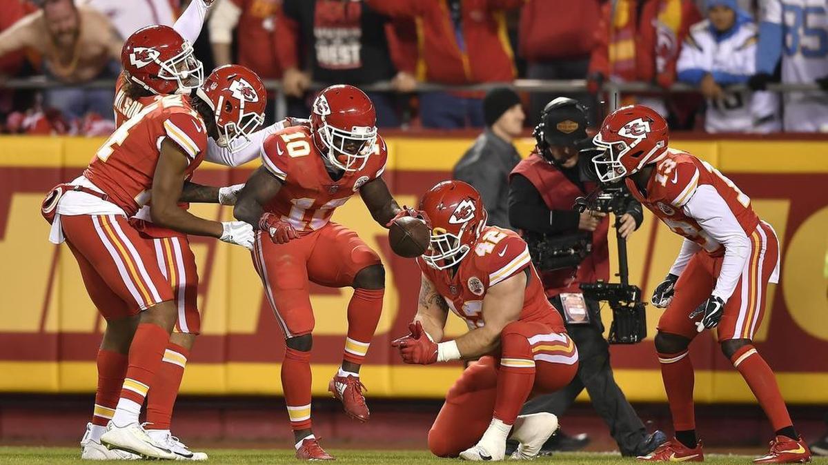 Kansas City Chiefs wide receiver Tyreek Hill (10) celebrates his 64-yard touchdown catch against the Los Angeles Chargers with a mock NASCAR pit crew stop.