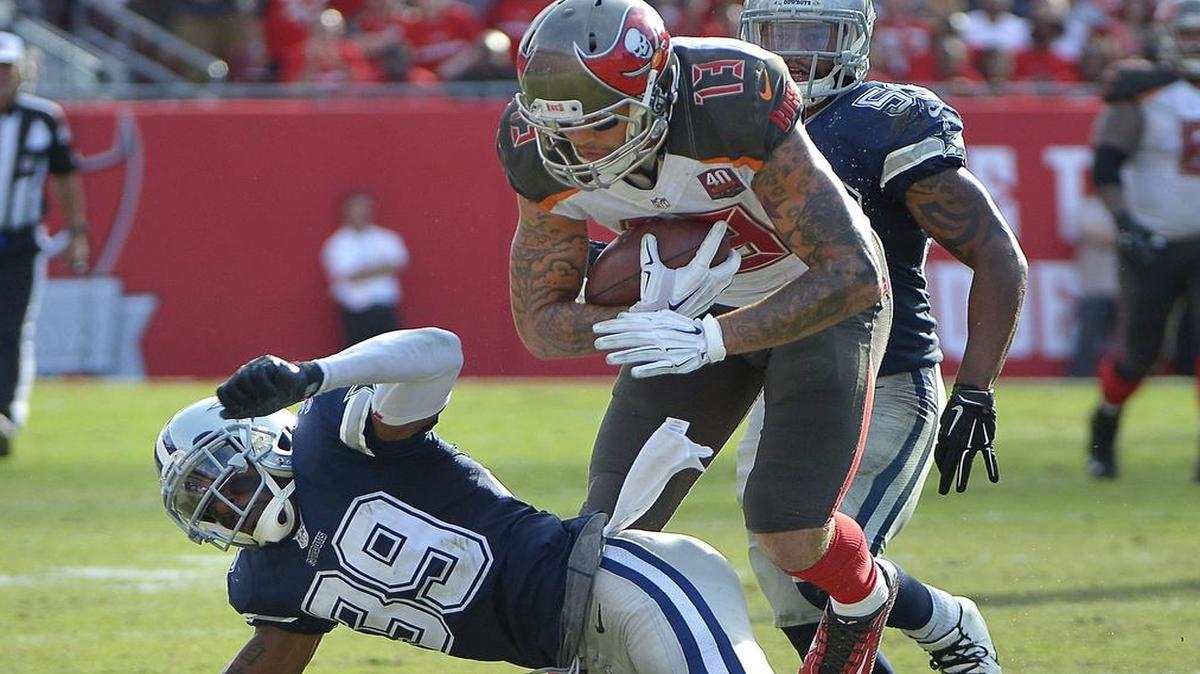 Brandon Carr and his fellow Dallas Cowboys cornerbacks can’t get their hands on many takeaways this season.