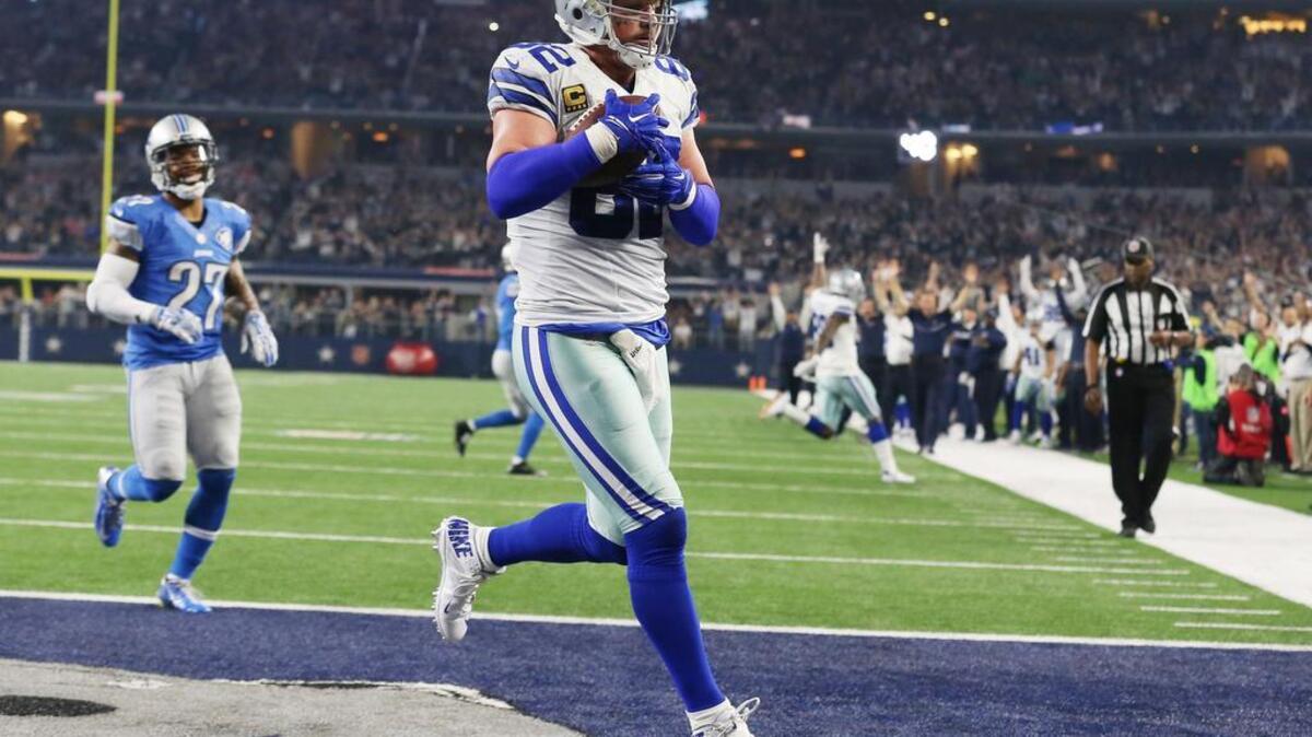 Cowboys tight end Jason Witten (82) soon will pass Michael Irvin for the most receiving yards in team history.