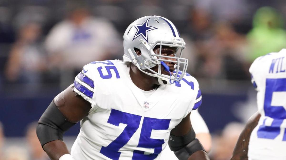 Byron Bell replaced Tyron Smith at left tackle in the first quarter.