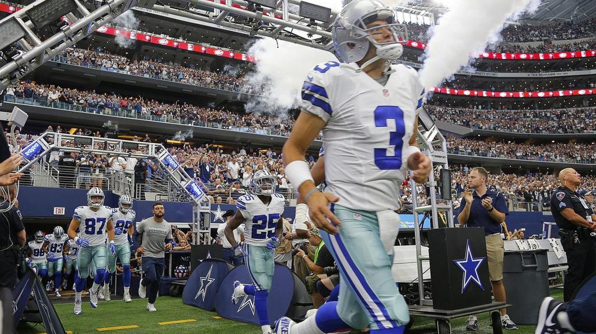 Cowboys quarterback Mark Sanchez (3) is getting the offense down after arriving two weeks ago as a free agent to backup Dak Prescott.