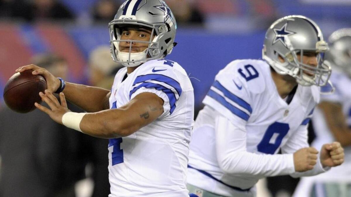 The Dallas Cowboys never considered replacing struggling quarterback Dak Prescott (4) with former starter Tony Romo (9) in Sunday’s 10-7 loss to the New York Giants.