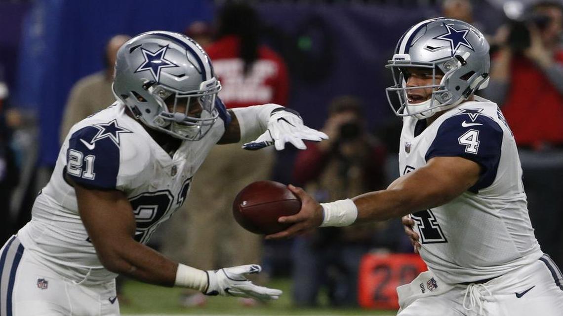Dallas Cowboys quarterback Dak Prescott (4) hands off to running back Ezekiel Elliott (21) in the first quarter Thursday night.