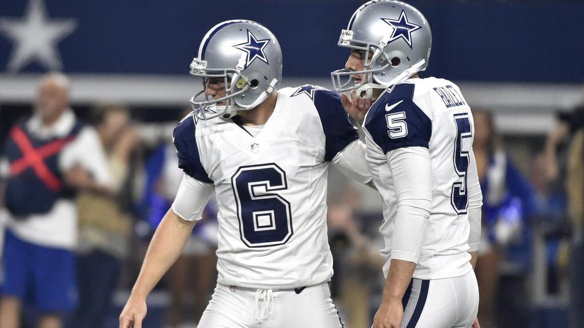 Dan Bailey (5) celebrates a field goal with punter/holder Chris Jones (6) on Thursday.