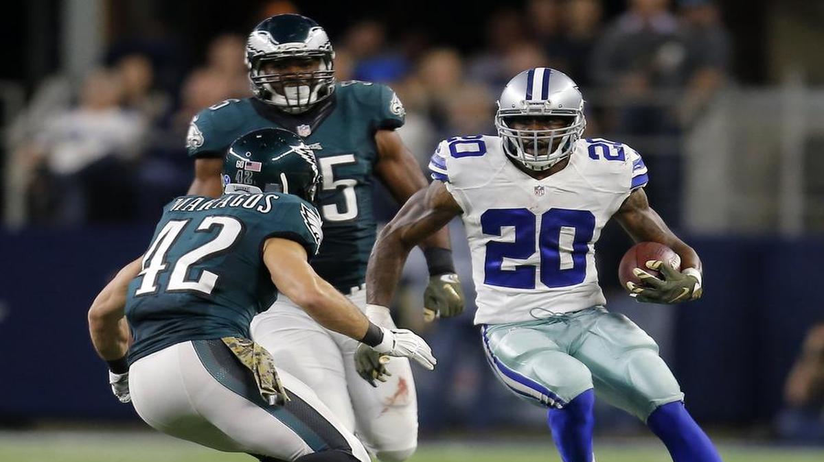 Darren McFadden leads the Dallas Cowboys in rushing with 462 yards.