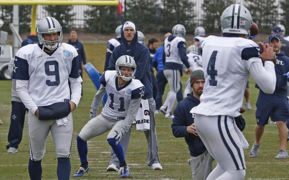 Cowboys quarterback Tony Romo (9) has spent this season watching Dak Prescott (4).