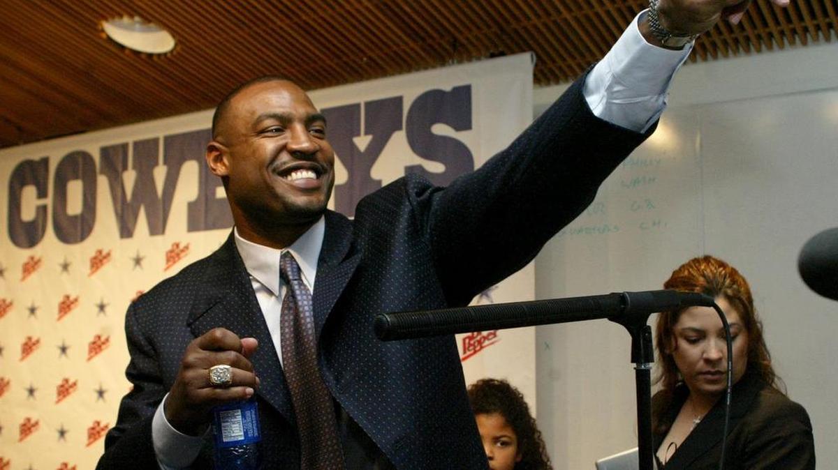 
Dallas Cowboys safety Darren Woodson will become the 21st member of the Ring of Honor.
