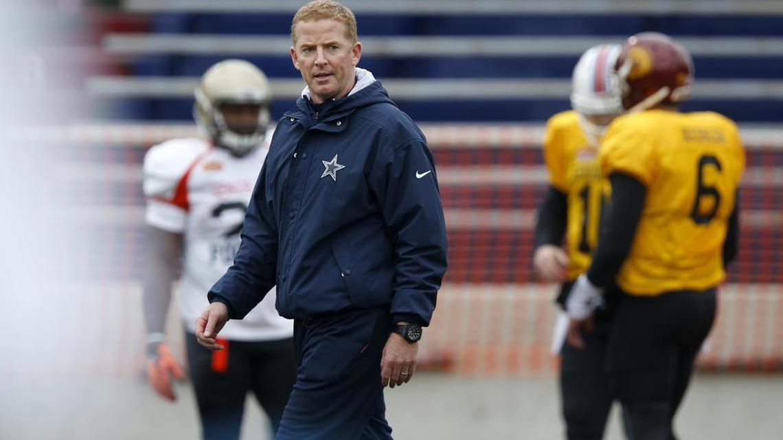 North coach Jason Garrett of the Dallas Cowboys runs his team through drills during Wednesday’s Senior Bowl practice.