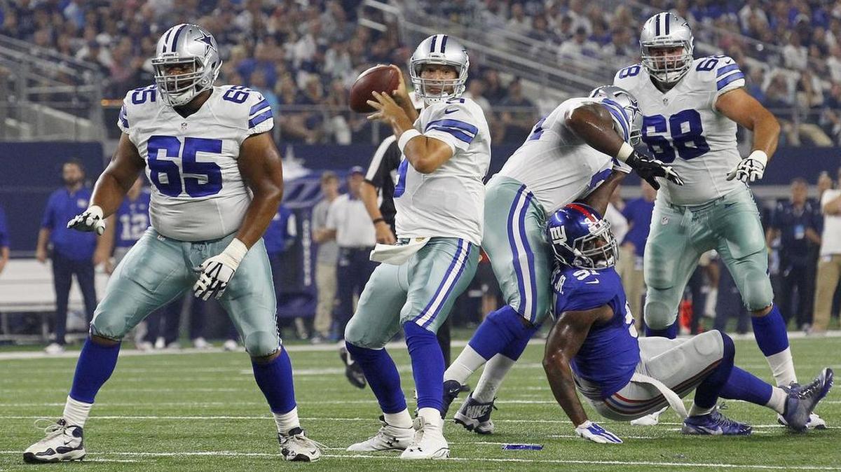 Dallas Cowboys quarterback Tony Romo in action against the New York Giants at AT&T Stadium in 2015.