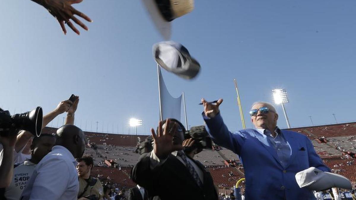 Dallas Cowboys owner Jerry Jones was very popular with the fans at Saturday’s game against the Rams in Los Angeles.