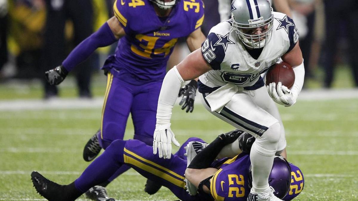 Cowboys tight end Jason Witten (82) had his only catch negated by a holding penalty on Ezekiel Elliott.