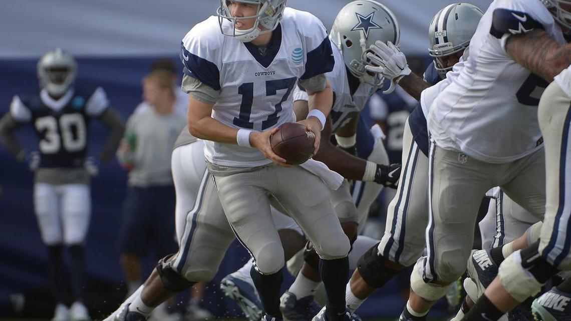 The Cowboys expect to keep quarterback Kellen Moore as their backup to Dak Prescott.