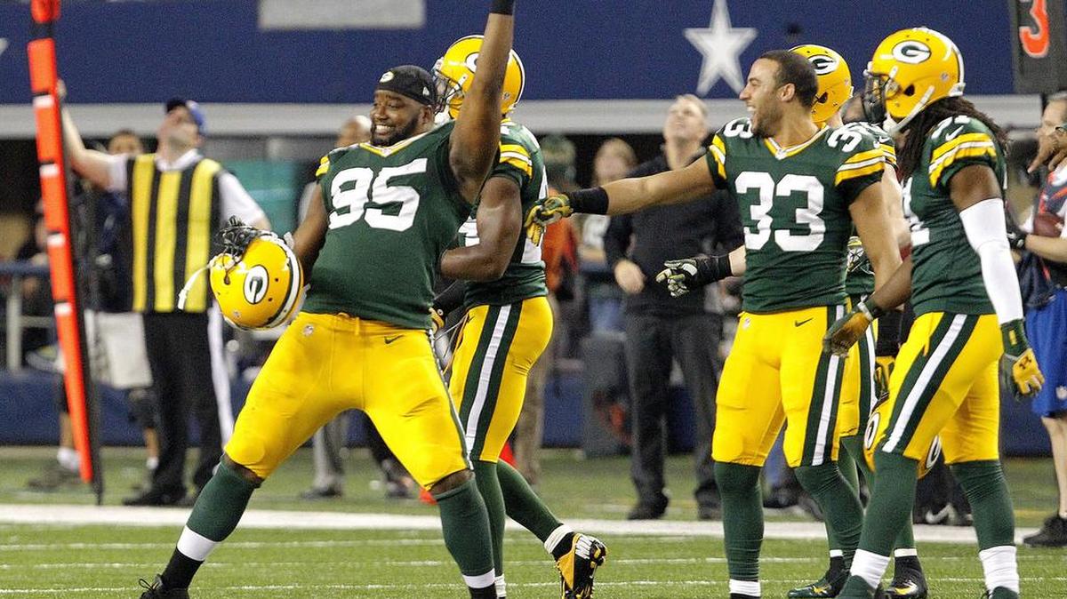 Former Green Bay Packers defensive end Datone Jones (95) was signed by the Dallas Cowboys on Sunday to help their ailing pass rush.