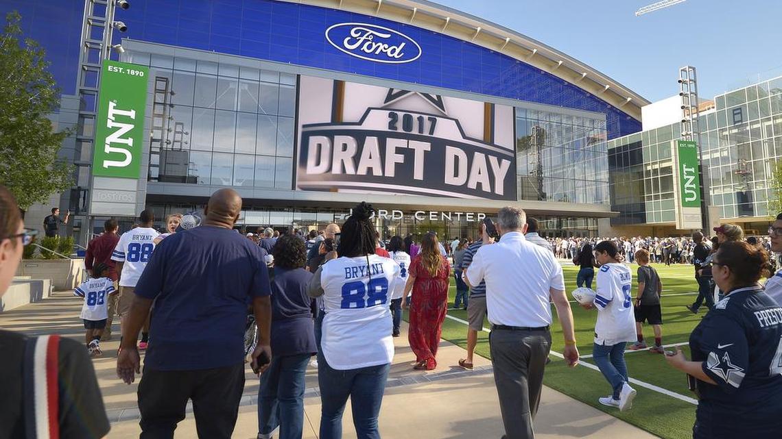 Jerry Jones hopes to bring the NFL draft to DFW.