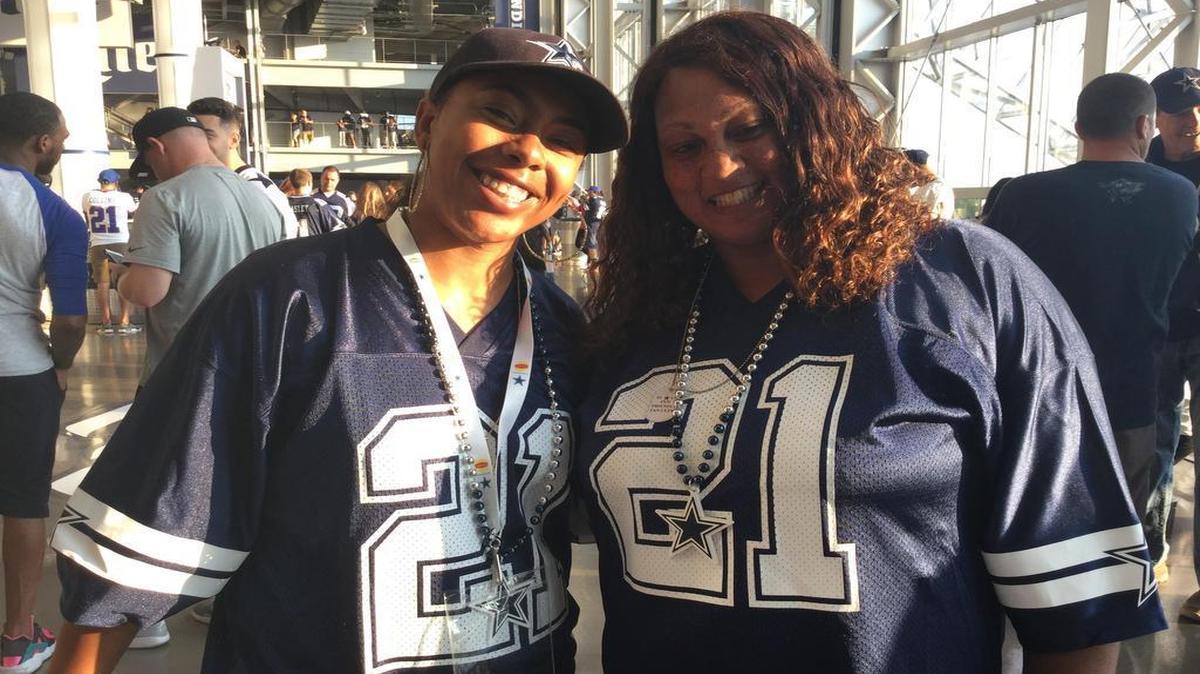 Toie Williams, right, and Jazzalyn Logan, both of Los Angeles, proudly wore Ezekiel Elliott jerseys to Sunday night’s Cowboys-Giants game at AT&T Stadium.