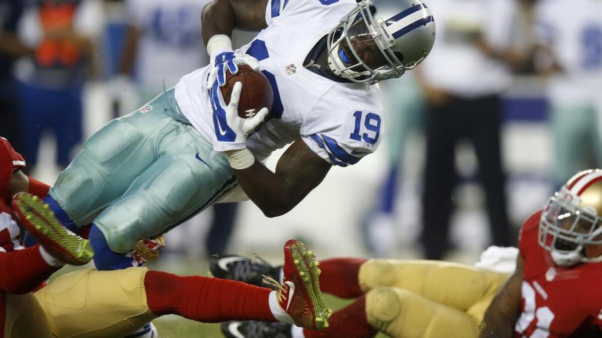 
Dallas Cowboys receiver David Porter (19) hauls in one of three passes he had against the 49ers on Sunday.
