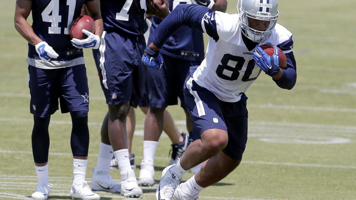 Dallas Cowboys rookie tight end Rico Gathers (80) is learning on the run, trying to make the transition from basketball.