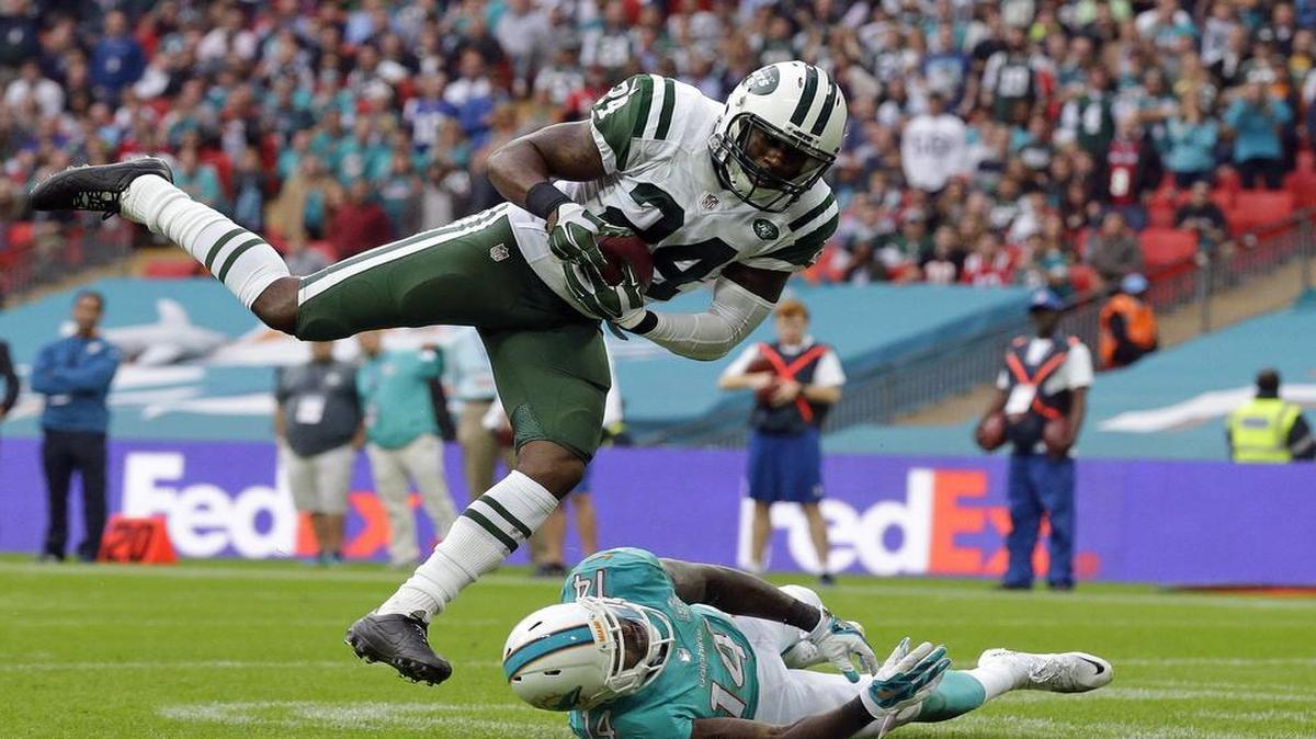 New York Jets cornerback Darrelle Revis, top, will be matched against the Cowboys’ Dez Bryant.