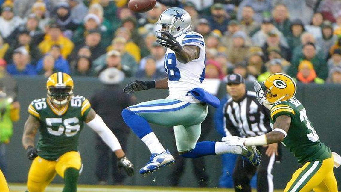 Dallas Cowboys wide receiver Dez Bryant (88) can’t come down with a pass during the first quarter. Bryant only had one catch for 9 yards in the Cowboys’ 28-7 loss to the Green Bay Packers.