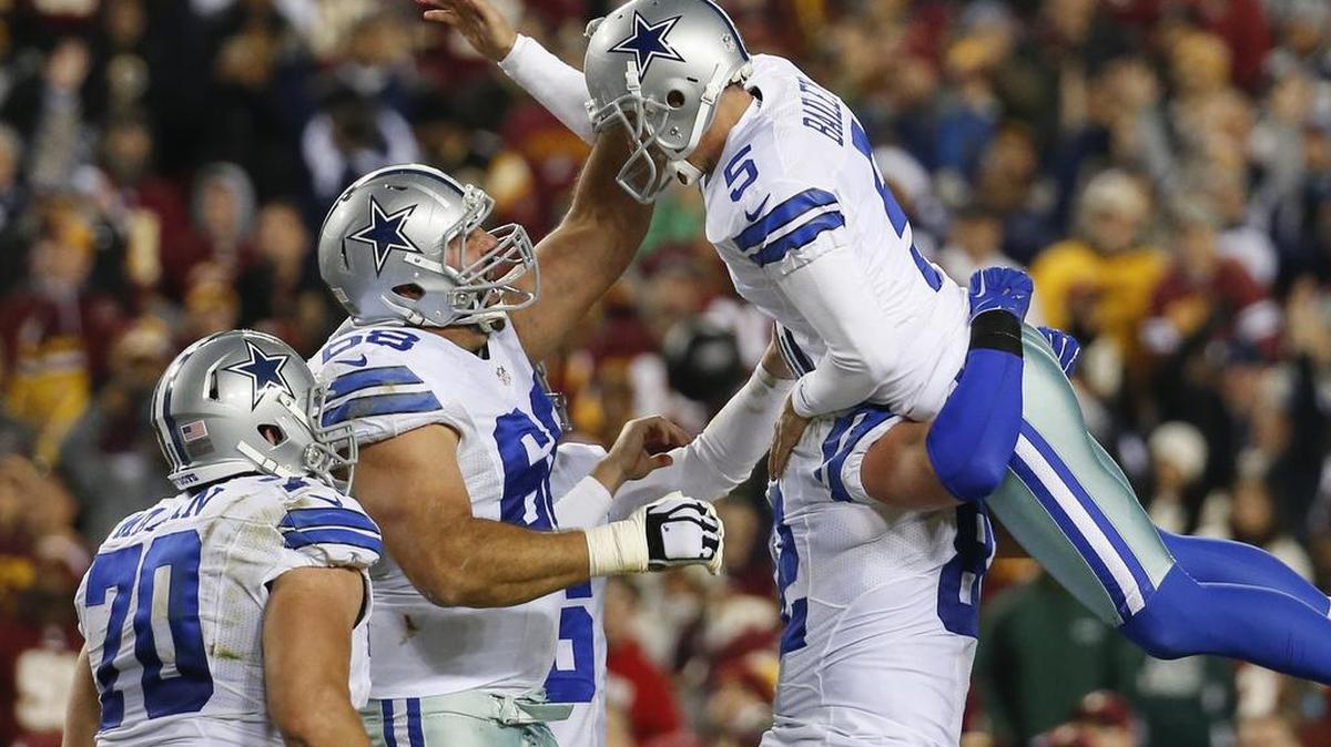 Cowboys tight end Jason Witten lifts Dan Bailey off the ground after the kicker’s game-winner.