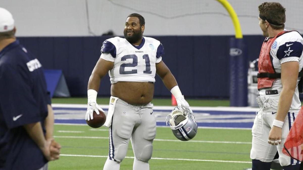Jo Looney dressed up like Ezekiel Elliott on Tuesday.