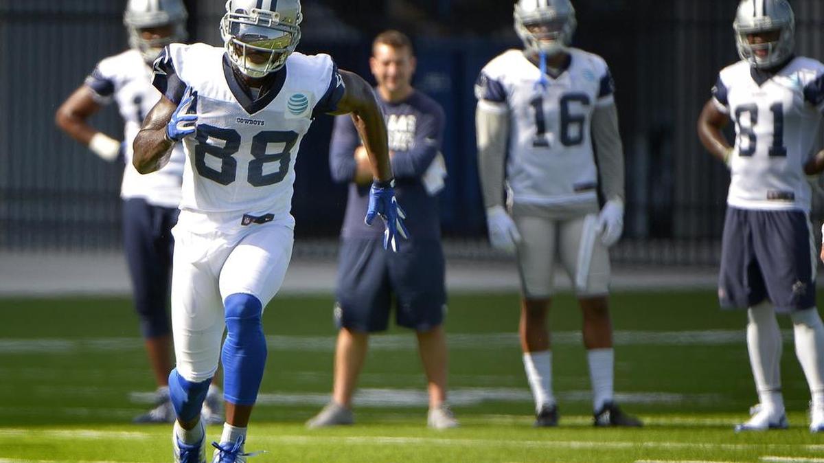 Cowboys receiver Dez Bryant (88) remains the most popular NFL player in NFLPA-licensed merchandise.