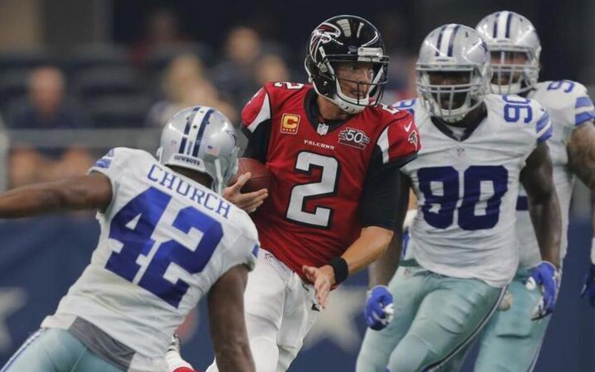 
After a slow start, Falcons quarterback Matt Ryan (2) carved up Barry Church (42) and the Cowboys’ defense for 285 yards passing and two touchdowns.


