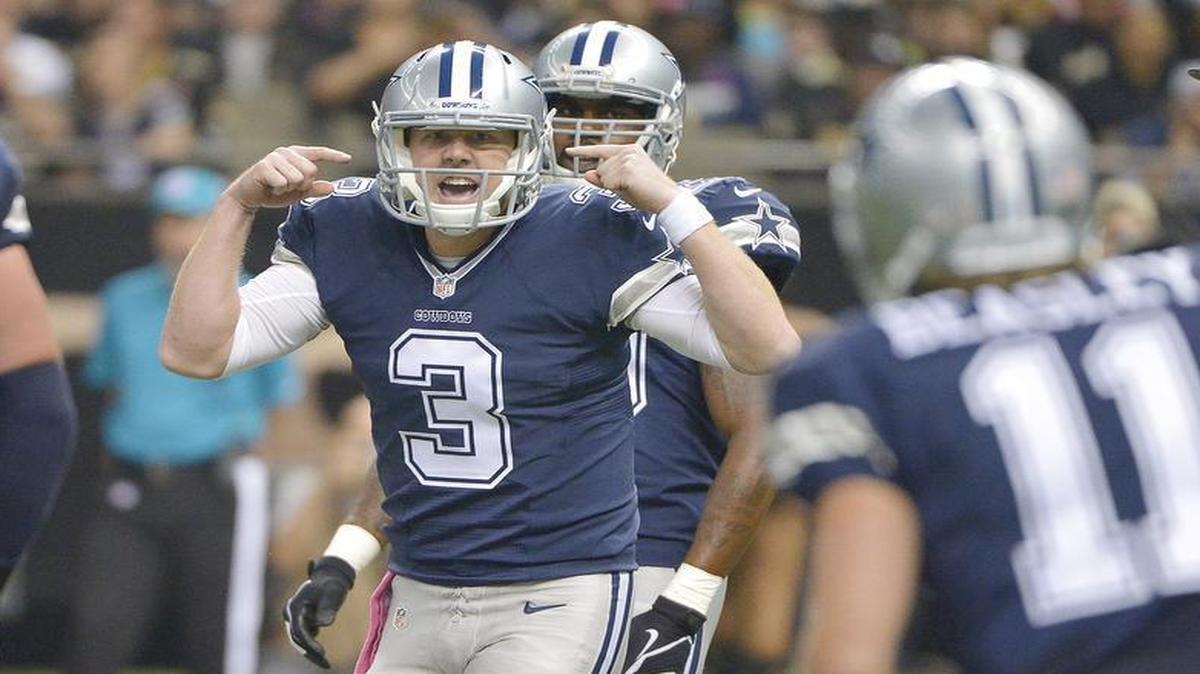 
Dallas Cowboys quarterback Brandon Weeden tries to change the play on third down during the second quarter.

