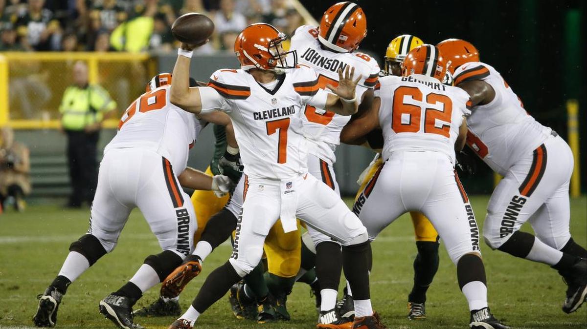 The Cowboys visited with former Cleveland Browns quarterback Austin Davis (7) Wednesday in hopes of signing him as insurance for Thursday’s preseason game against the Houston Texans and maybe longer.