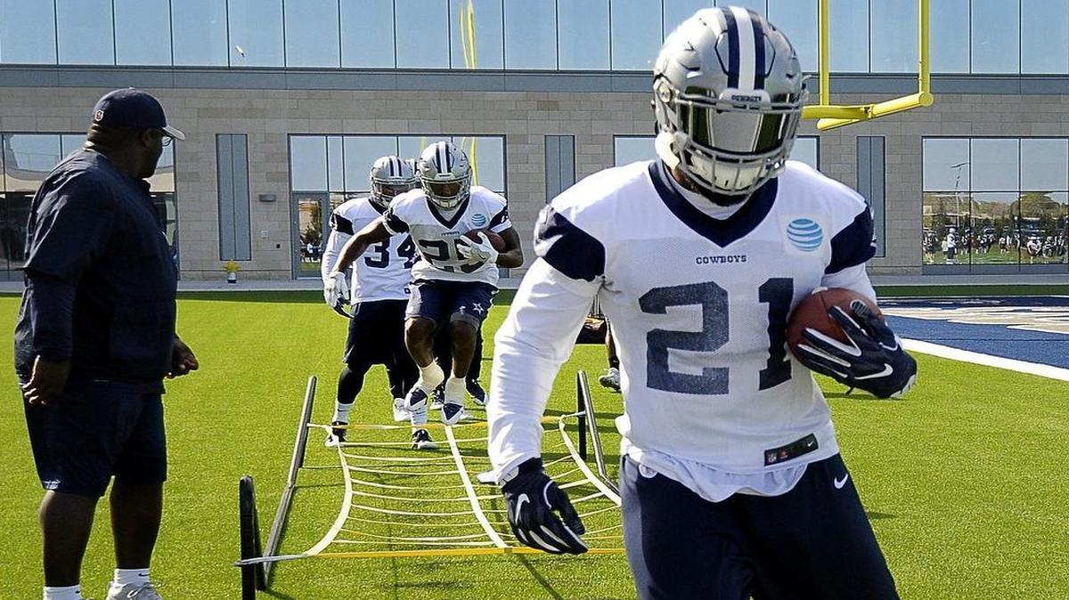 The NFL has not cleared Cowboys running back Ezekiel Elliott (21) yet, though he faces no charges.