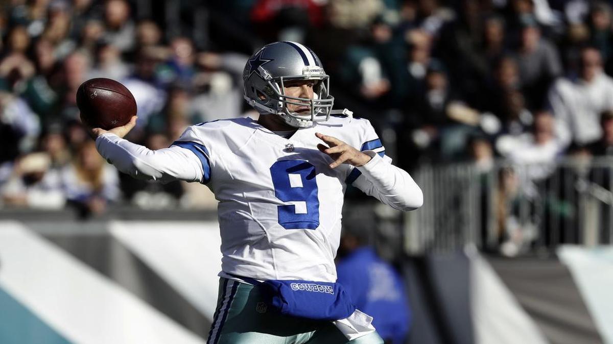 Dallas Cowboys quarterback Tony Romo threw a 3-yard touchdown to Terrance Williams in his return to game action during the second quarter against Philadelphia.