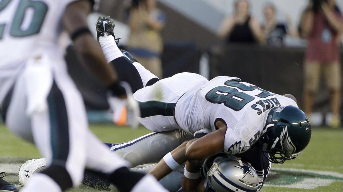 Eagles linebacker Jordan Hicks (58) fell on top of Cowboys quarterback Tony Romo (9) in Week 2 last season, sidelining Romo for much of the season.