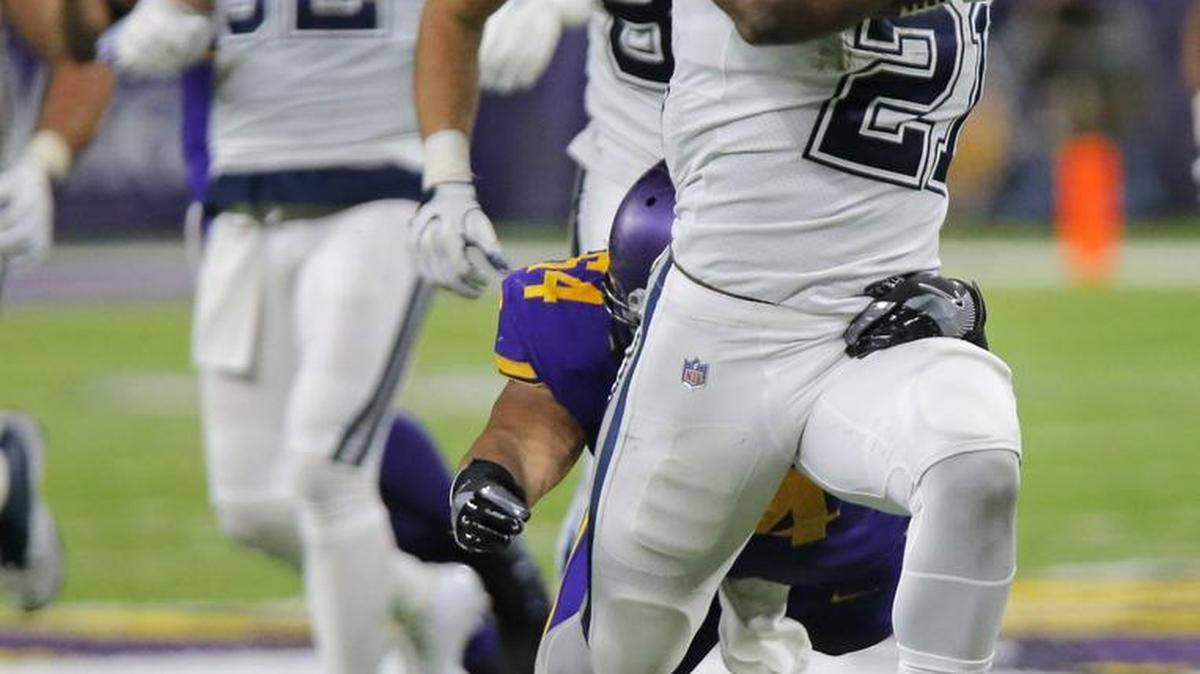 Cowboys running back Ezekiel Elliott had a 30-yard run in the fourth quarter to give him 86 for the game on 20 carries.