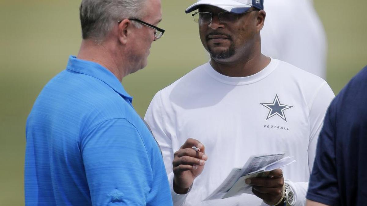 Dallas Cowboys personnel director Will McClay (right) discusses strategy with vice president Stephen Jones.