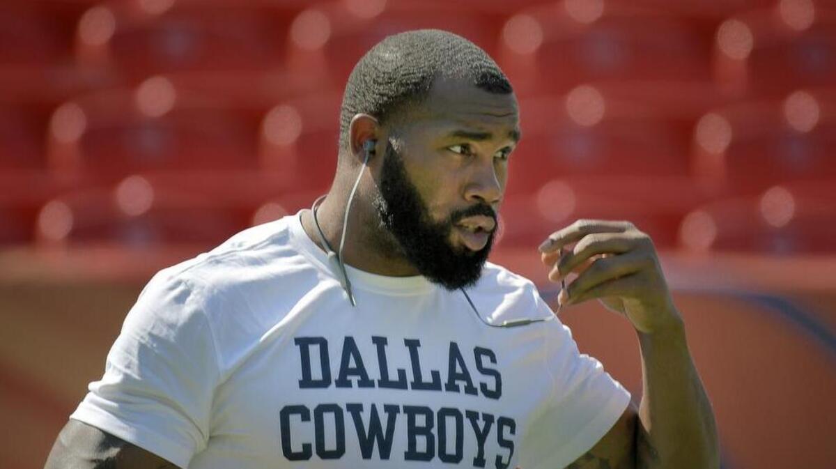 Darren McFadden had one carry for minus-2 yards Sunday, his first carry of the 2017 season.