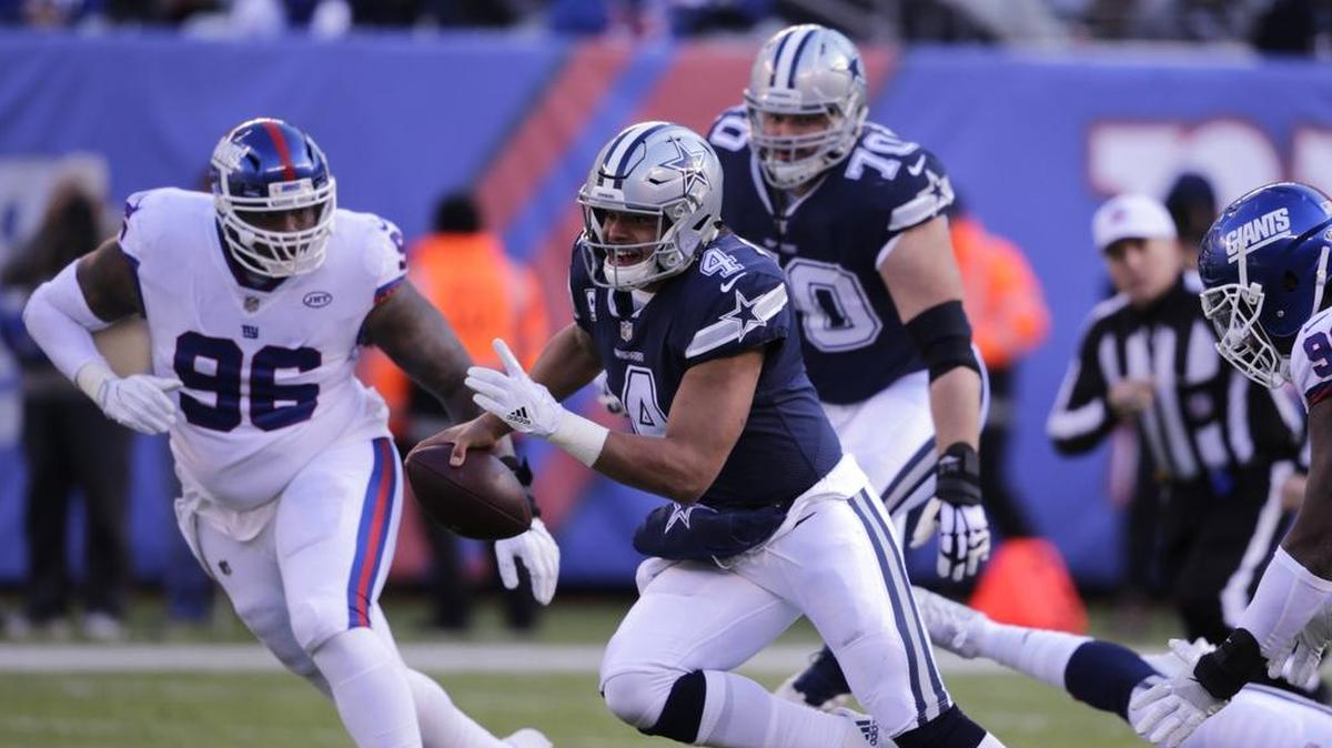 Dallas Cowboys quarterback Dak Prescott (4) scrambles in the second quarter.